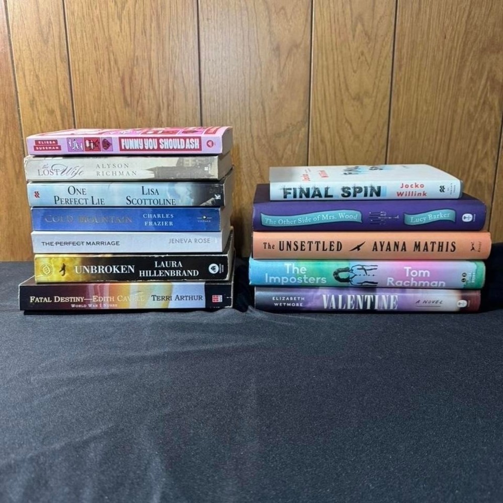 Romance/Mystery/Thrillers‎ Bundle of 12 paperback books